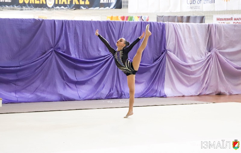Спортивне свято юних грацій: в Ізмаїлі відбувся Благодійний фестиваль з художньої гімнастики на підтримку ЗСУ