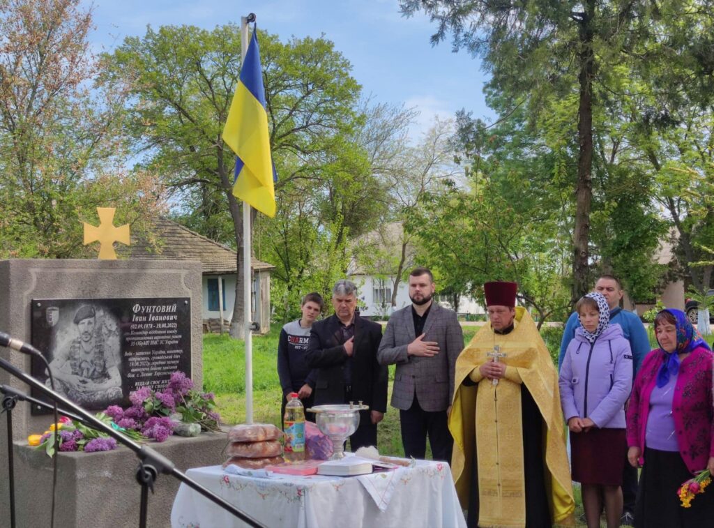 На честь загиблого морпіха з Кілійщини Івана Фунтового у його рідному селі встановили меморіальну дошку