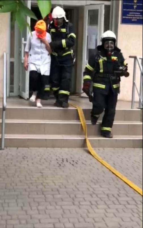 Медики Ізмаїльщини вчилися користуватися вогнегасниками і правильно реагувати при пожежі у лікувальному закладі