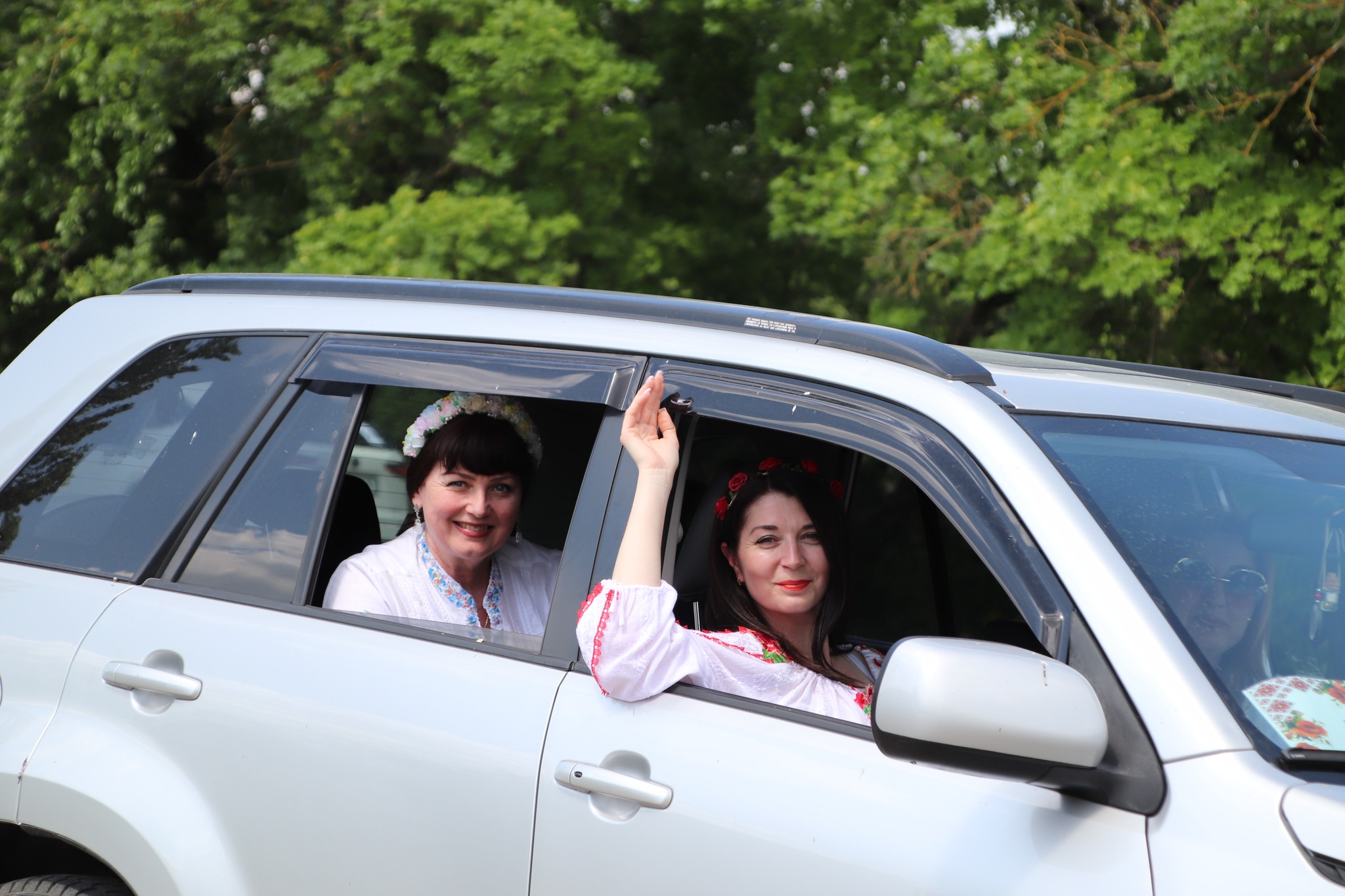 За рулем – красавицы в вышиванках: автоледи Болграда провели зрелищный благотворительный автопробег