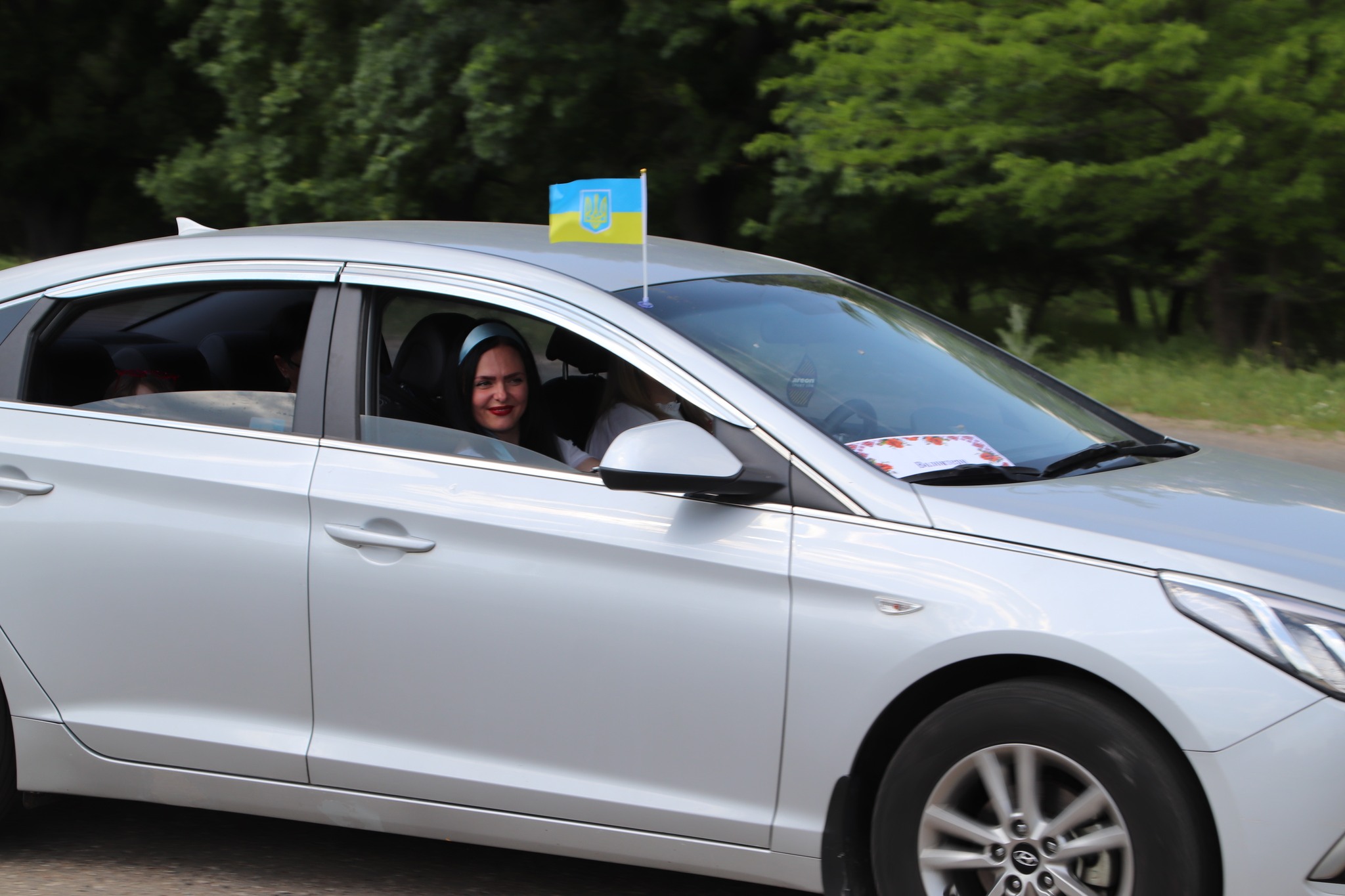 За рулем – красавицы в вышиванках: автоледи Болграда провели зрелищный благотворительный автопробег