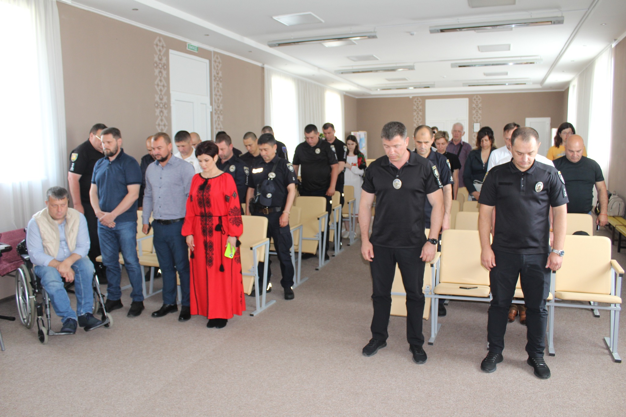 Совместное фото в память: как в Сафьяновском сельсовете приветствовали полицейских офицеров общины