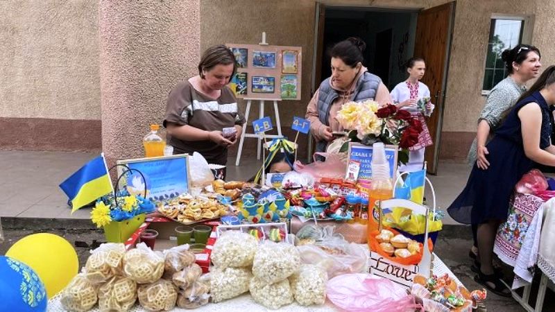 Больше село Сафьянщины отпраздновало день рождения благотворительным концертом и ярмаркой в ​​поддержку ВСУ