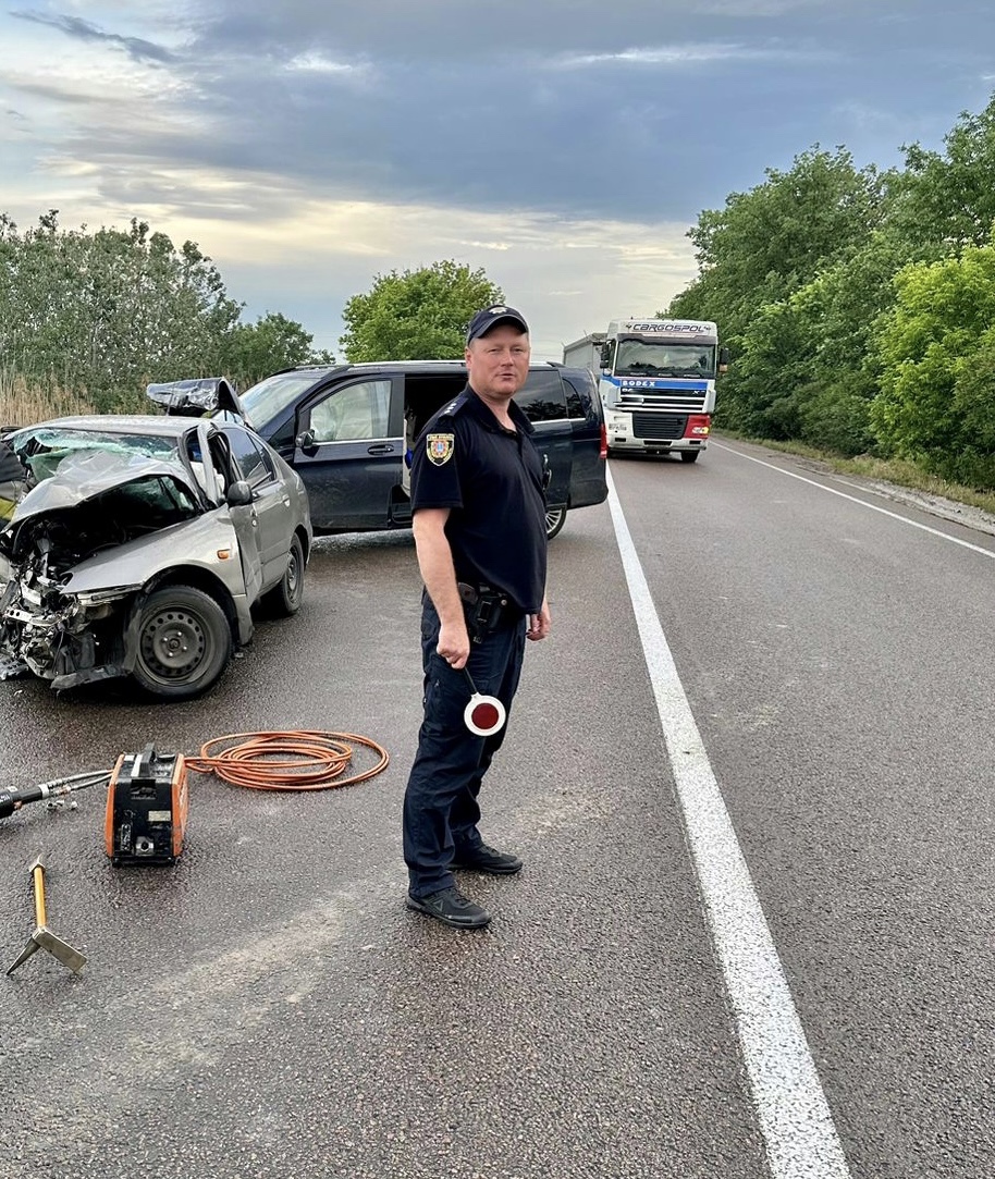 Один водитель погиб, другой вместе с семьей госпитализировали: на трассе Одесса-Рени произошло ужасное ДТП с участием легковушки и микроавтобуса