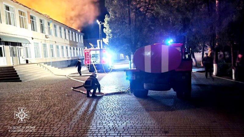 Масштабна пожежа у Татарбунарах - вночі у місті горів ліцей
