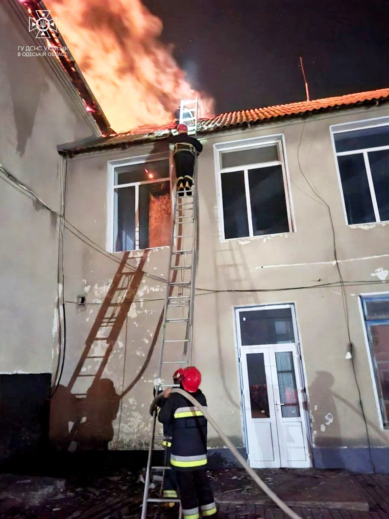 Масштабный пожар в Татарбунарах - ночью в городе горел лицей
