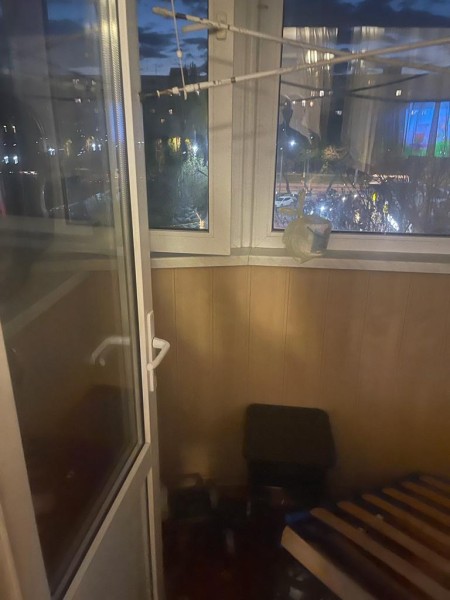 Сперся на москітну сітку: в Одесі дворічний хлопчик випав з вікна квартири на п'ятому поверсі