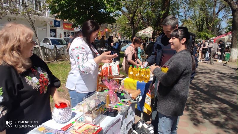 Кондитеры Болграда особо отметили свой профессиональный праздник - устроили благотворительную ярмарку в поддержку ВСУ