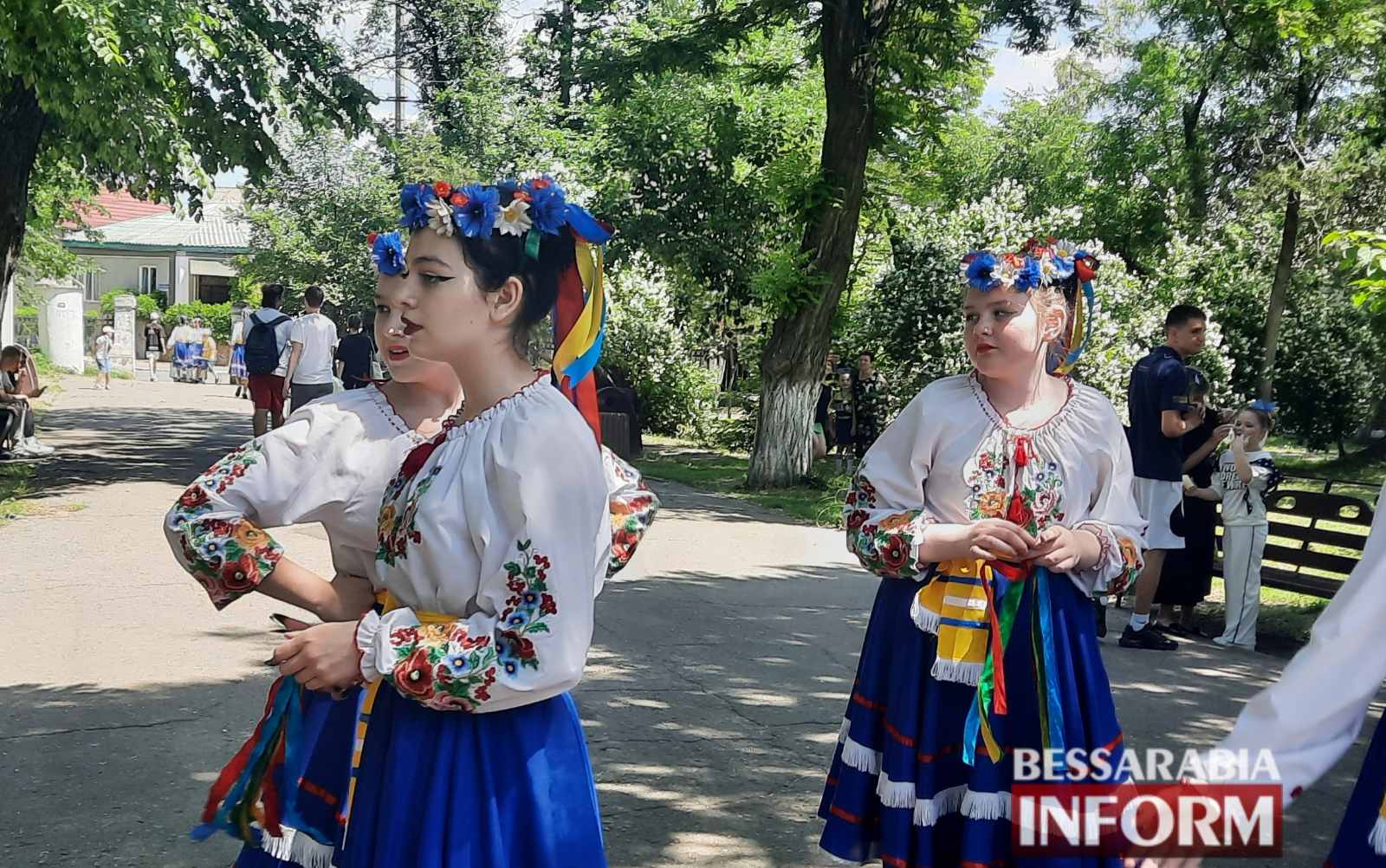 Веселі розваги, солодощі та динамічний концерт: у Михайлівському сквері вітали юних аккерманців