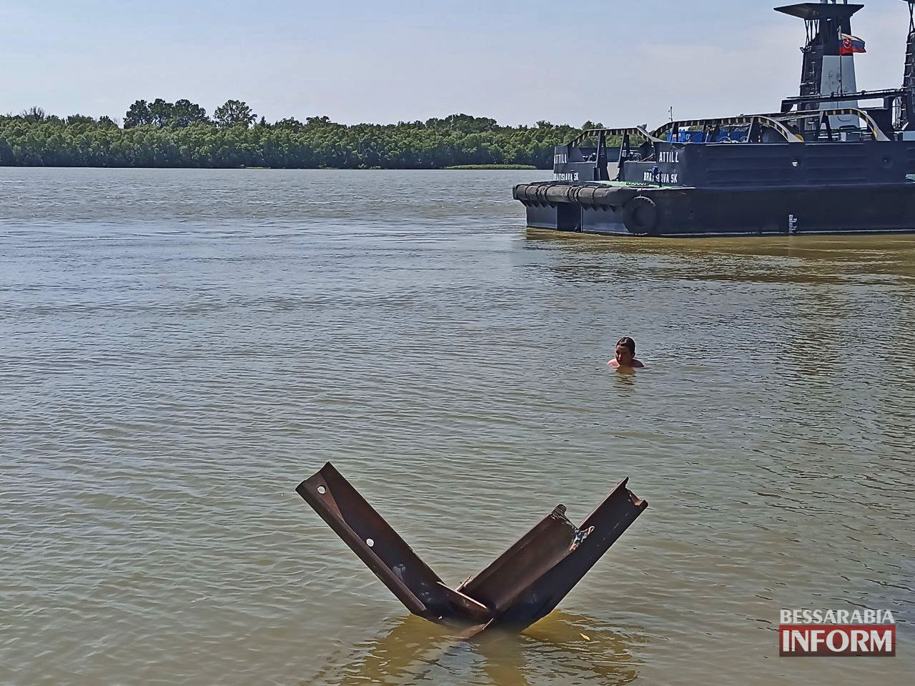 Незважаючи на попередження рятувальників, ізмаїльці продовжують купатись у Дунаї (фотофакт)