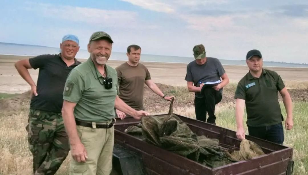 Територію Тузлівських лиманів біля гніздування рожевих фламінго зачистили від бракон’єрських  сіток