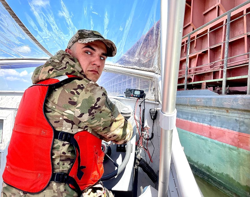 В Измаиле военнослужащих нескольких пограничных отрядов научили управлять пограничными катерами и вязать морские узлы