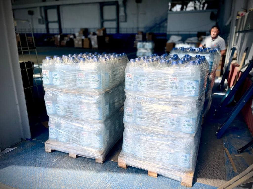Бутильована вода, продуктові набори та спецобладнання: Одещина продовжує допомагати постраждалим від підриву Каховської ГЕС