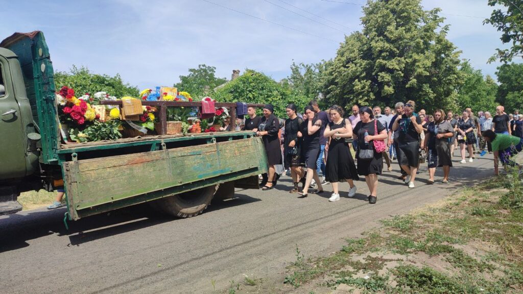 Саф'янівська громада провела в останню путь захисника України Максима Дмитрієва