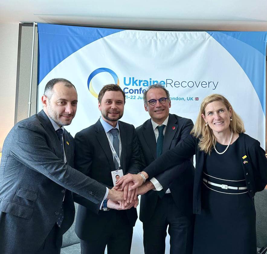 У Лондоні підписано Угоду про співпрацю між Українським Дунайським пароплавством та Міжнародною фінансовою корпорацією