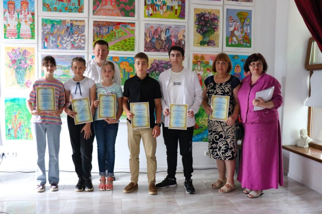 Деякі діти отримали грошові сертифікати одразу у декількох номінаціях: обдаровану молодь Арцизької громади відзначили преміями