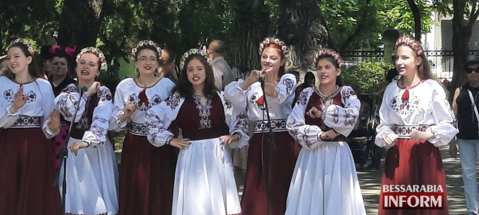 Веселі розваги, солодощі та динамічний концерт: у Михайлівському сквері вітали юних аккерманців