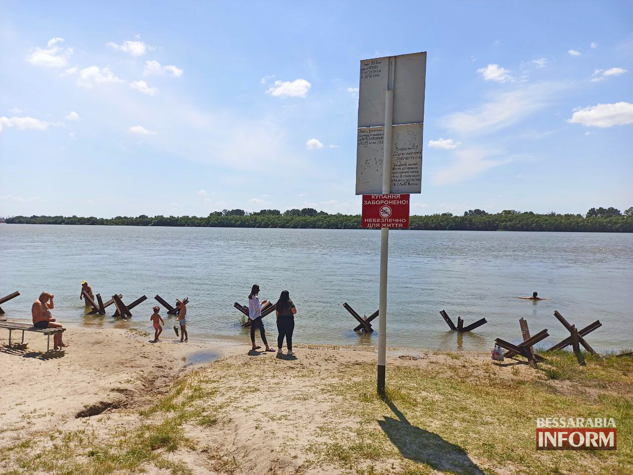 Несмотря на предупреждение спасателей, измаильцы продолжают купаться в Дунае (фотофакт)
