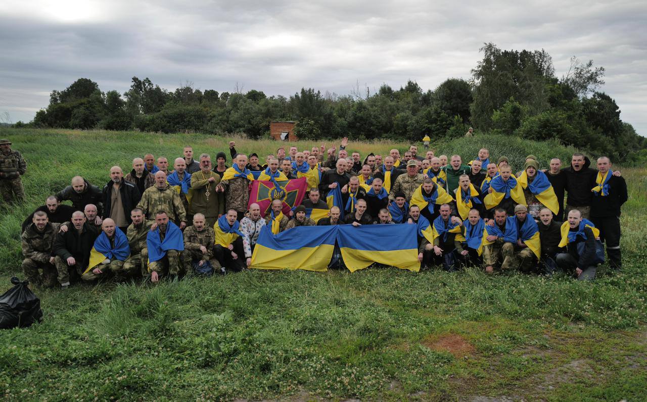 Додому після 15 місяців полону повернулися три захисника Зміїного з Кілії та Болграду. Один з них - у свій День народження