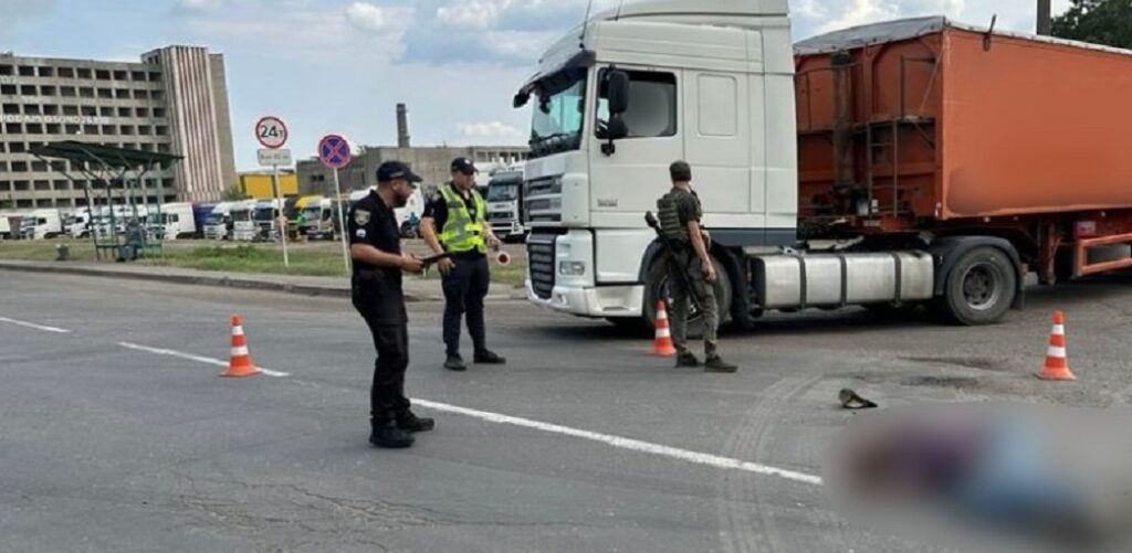 Смертельное ДТП на трассе Одесса-Рени: возле села Бросская фура насмерть сбила 64-летнего пешехода