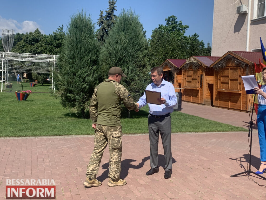 До свята воїнів трьох стихій: над Білгородом-Дністровським замайорів прапор Військово-Морських Сил України