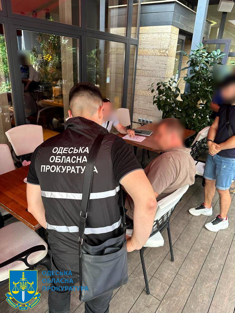 Разрешил спилить деревья – грозит тюремный срок: правоохранители разоблачили депутата Одесского городского совета на коррупции