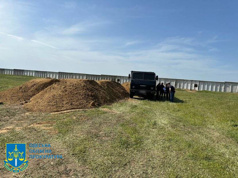 В Одесской области дельцы нелегально добыли песка на полмиллиона гривен: за совершенное им грозит немалый тюремный срок