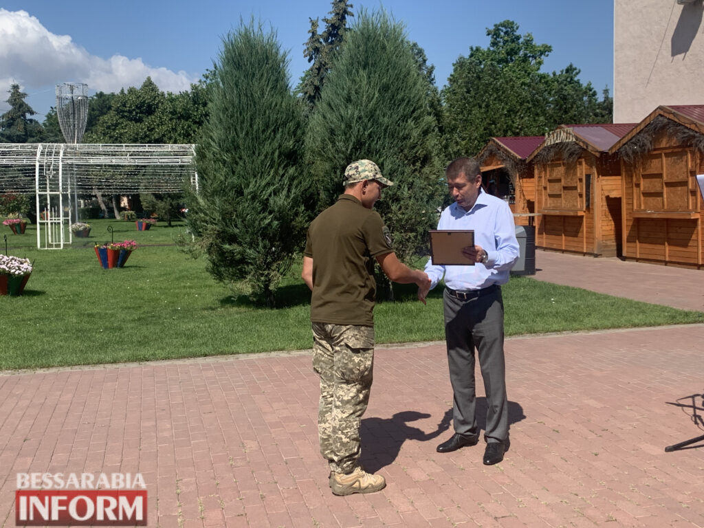 До свята воїнів трьох стихій: над Білгородом-Дністровським замайорів прапор Військово-Морських Сил України