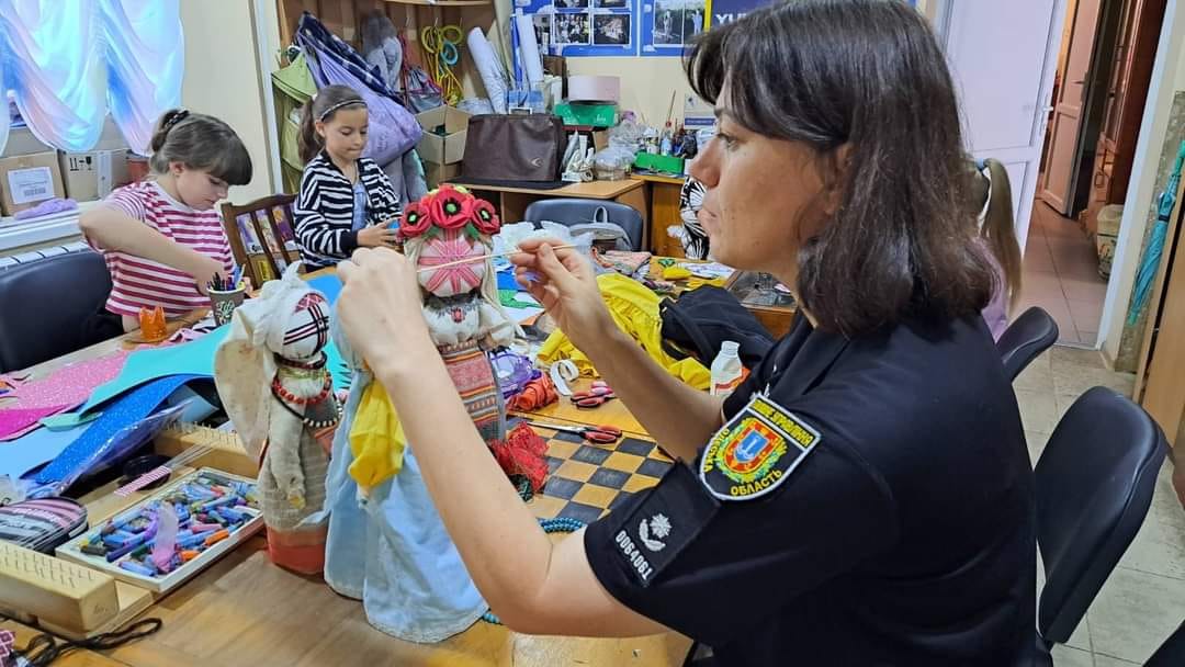 В Сарате полицейские вместе с детьми собирали средства для земляков-военных