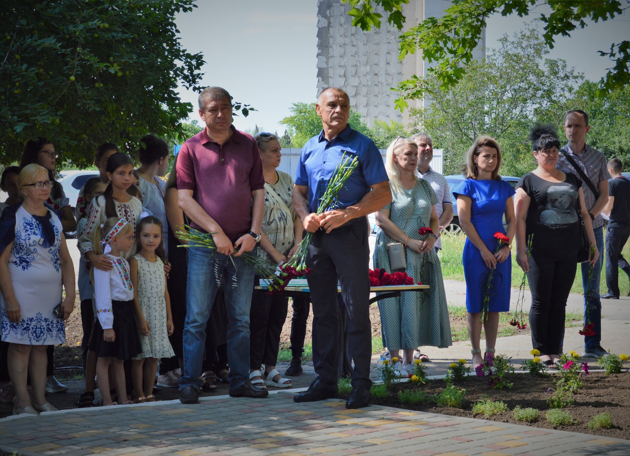 "Прошел год, но люди до сих пор не могут оправиться от той страшной ночи": в Сергеевке почтили память погибших в результате ракетного удара в июле 2022 года