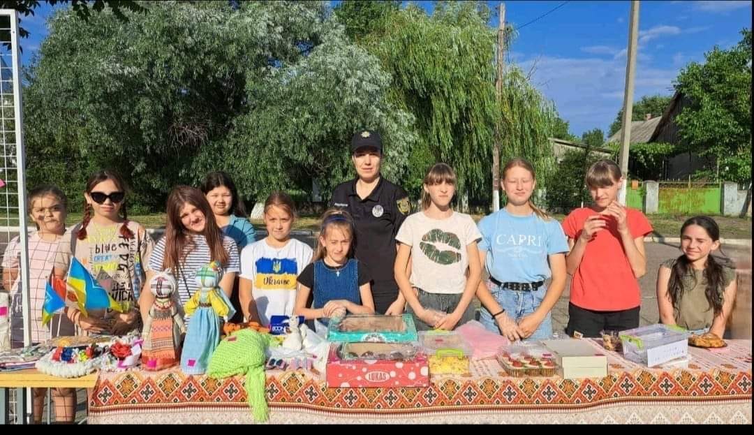 В Сараті поліцейські разом з дітьми збирали кошти для земляків-військових