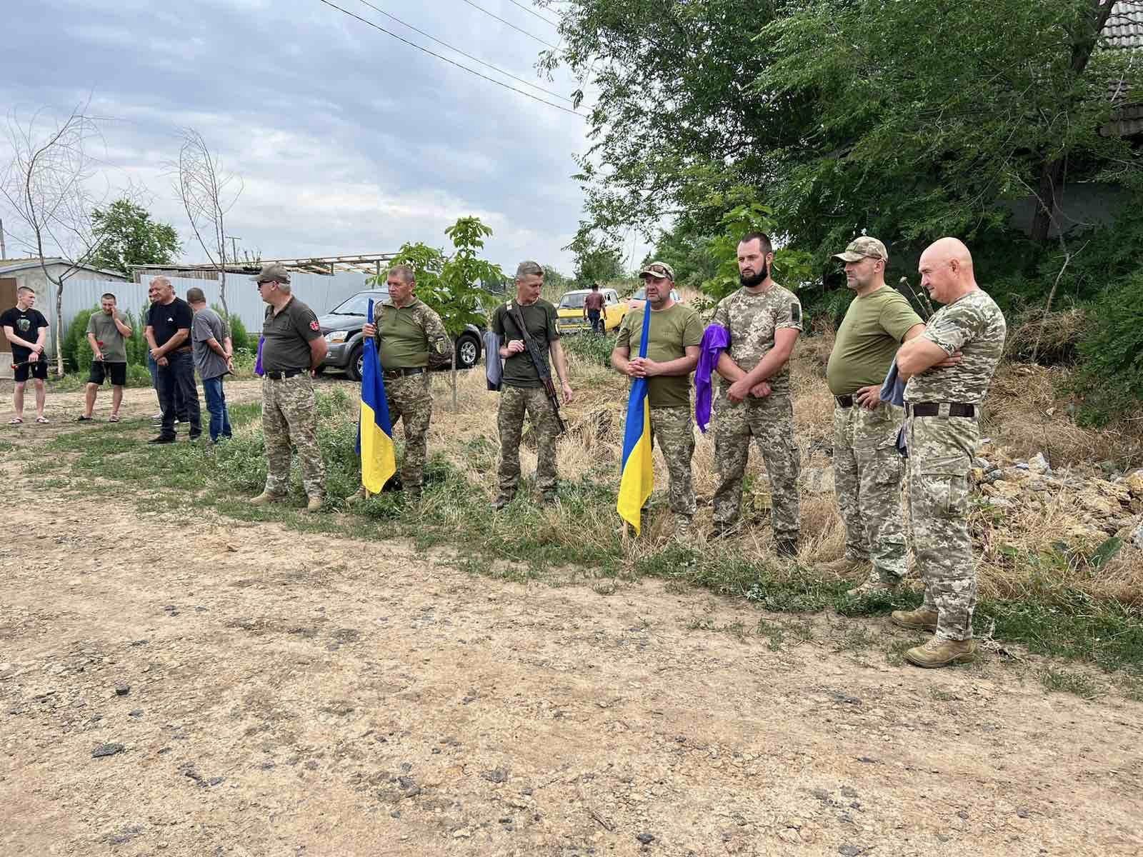 Кривава війна продовжує забирати життя кращих з кращих: жителі Лиманської громади провели в останню путь Героя ─ Ярослава Вахновського