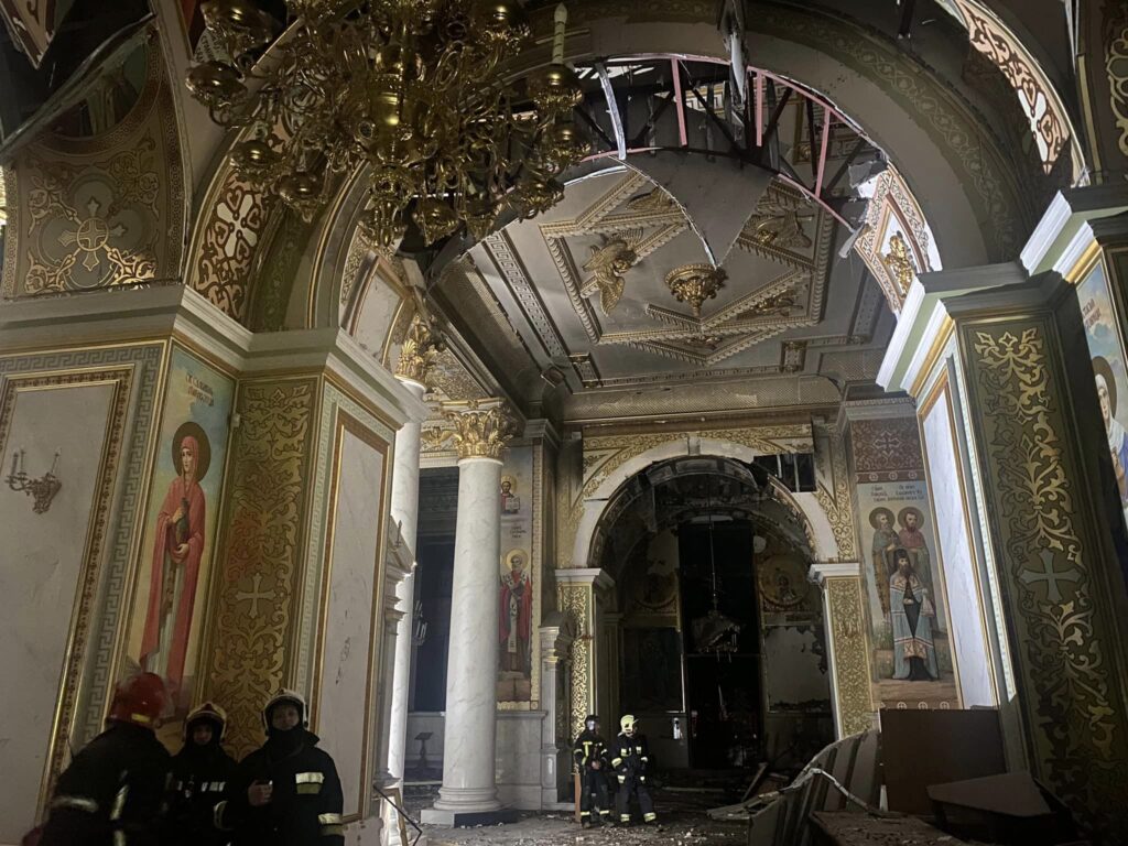 Оккупанты атаковали Одессу. Есть погибший и десятки раненых. Изуродован Спасо-Преображенский кафедральный собор