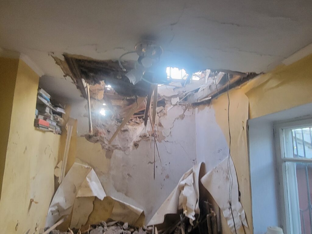 За фактом нічного обстрілу розпочато розслідування: фото руйнівних наслідків атаки на Одесу