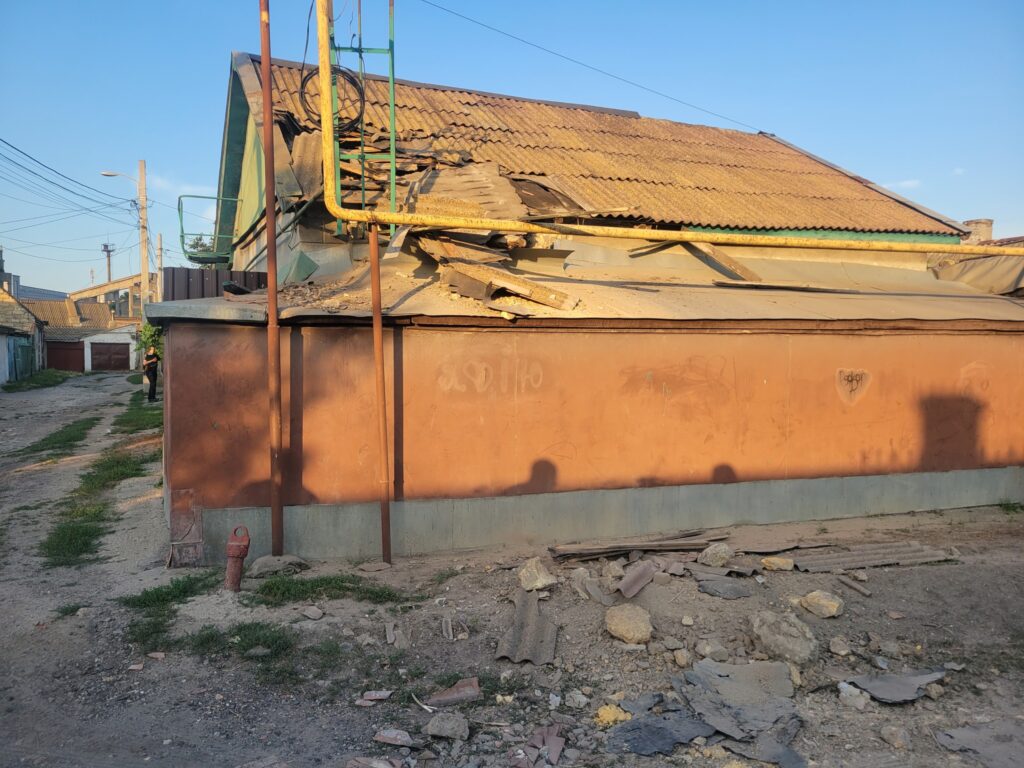 За фактом нічного обстрілу розпочато розслідування: фото руйнівних наслідків атаки на Одесу