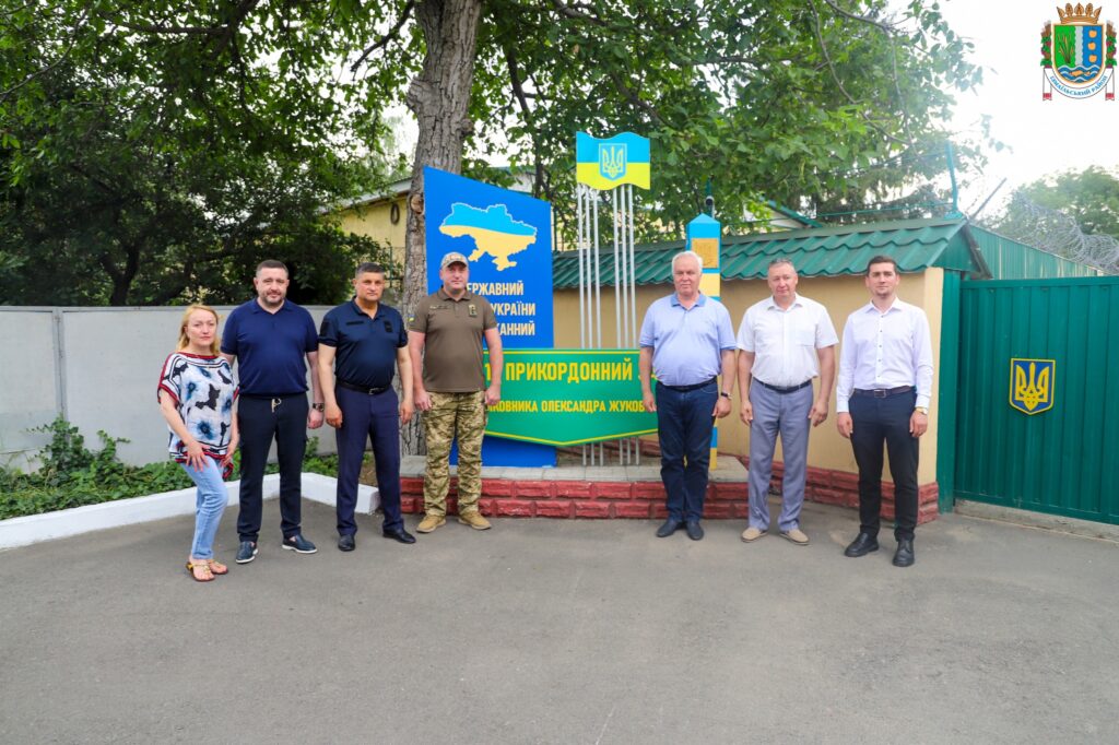 Ізмаїльським прикордонникам передали п'ять автомобілів підвищеної прохідності Renault Duster