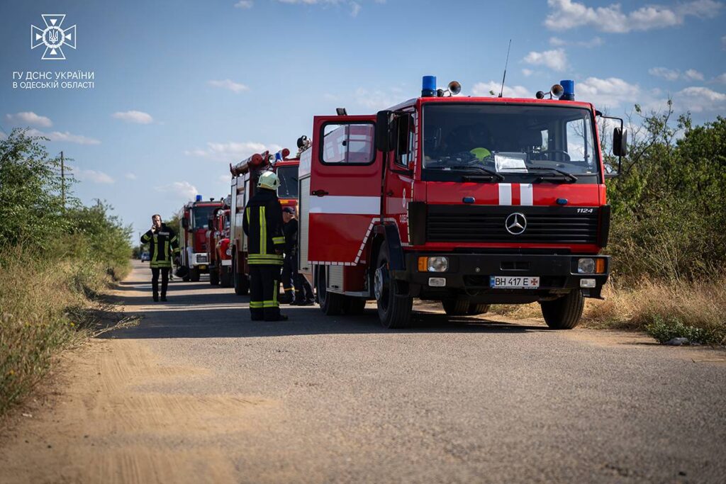 На Одещині сталася масштабна пожежа: полум'я охопило майже 8 гектарів