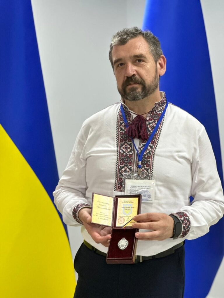 Анестезіолог з Білгород-Дністровської міської лікарні отримав відзнаку "Заслужений лікар України" з рук Президента