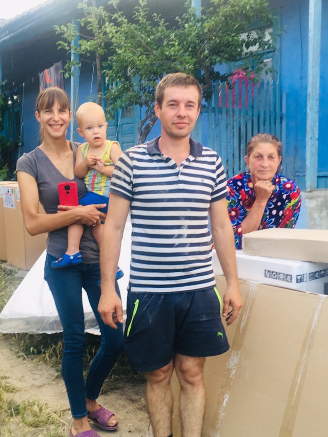 В Суворовском обществе пострадавшим от войны семьям раздают сентехнику и мебель