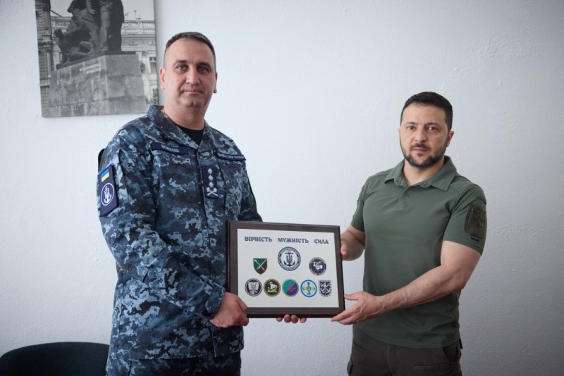 "Враг точно не будет диктовать условия в Черном море": Зеленский в Одессе поздравил воинов Военно-Морских сил
