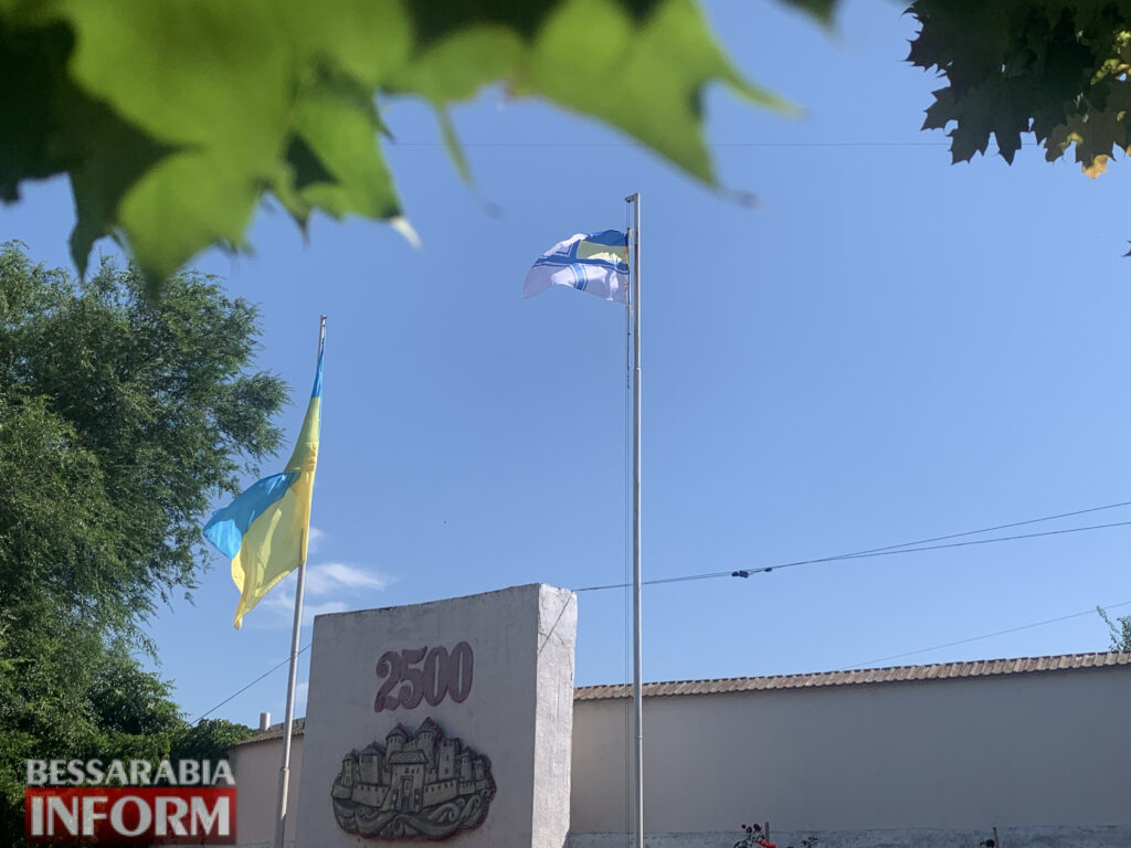 До свята воїнів трьох стихій: над Білгородом-Дністровським замайорів прапор Військово-Морських Сил України