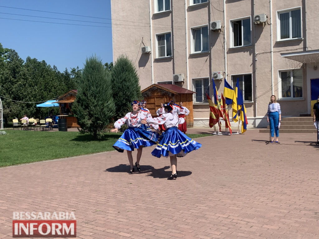 До свята воїнів трьох стихій: над Білгородом-Дністровським замайорів прапор Військово-Морських Сил України