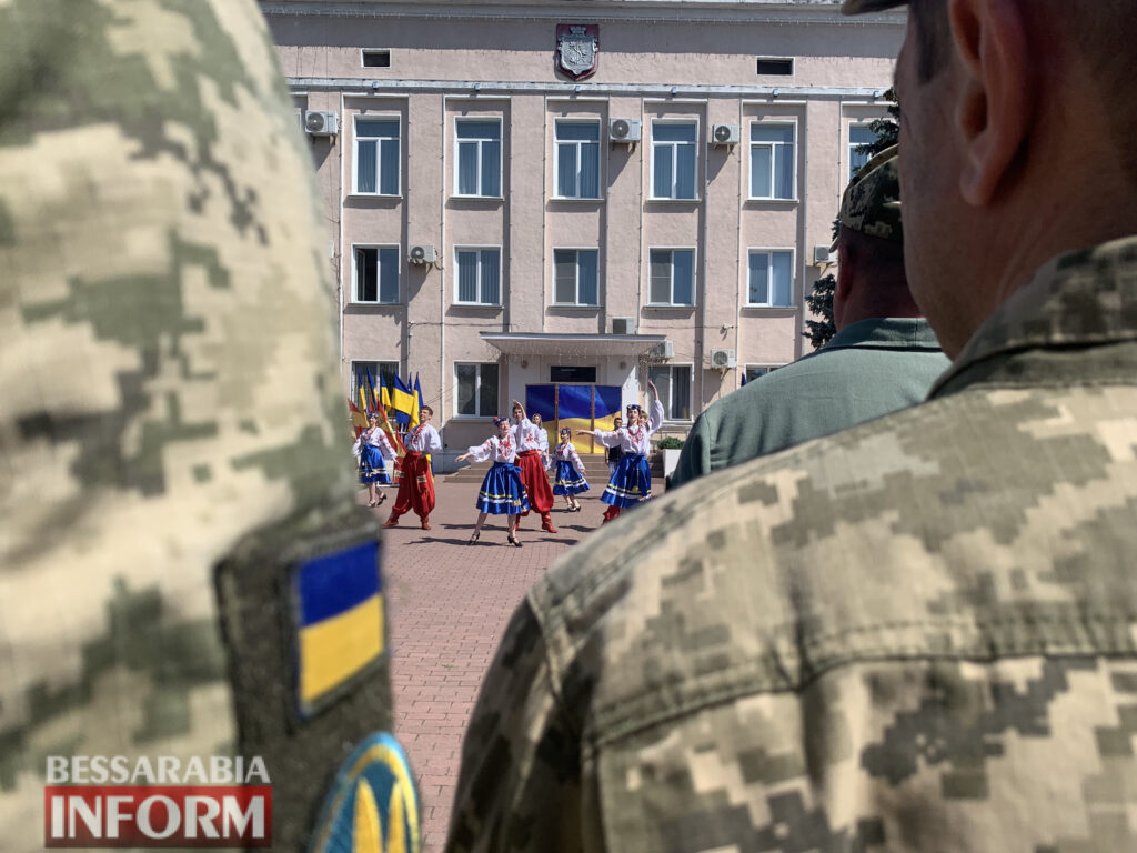 До свята воїнів трьох стихій: над Білгородом-Дністровським замайорів прапор Військово-Морських Сил України