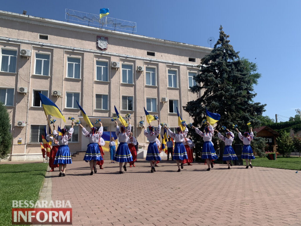 До свята воїнів трьох стихій: над Білгородом-Дністровським замайорів прапор Військово-Морських Сил України