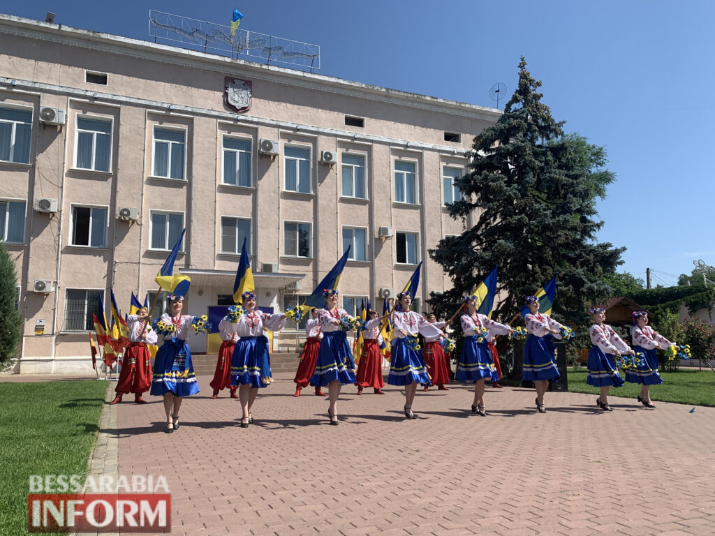 До свята воїнів трьох стихій: над Білгородом-Дністровським замайорів прапор Військово-Морських Сил України