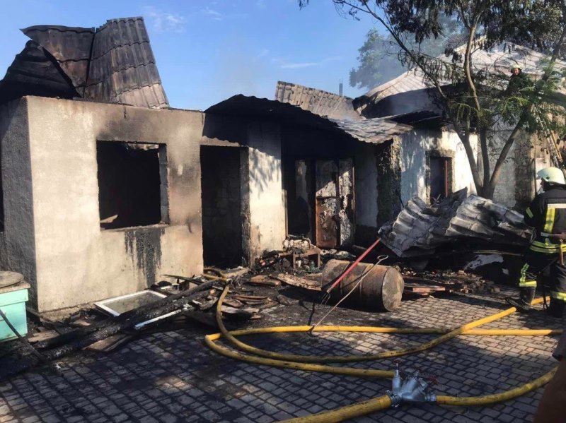 Серьезный пожар в Сафьяновской общине: сгорел дом и баня, хозяин получил ожоги