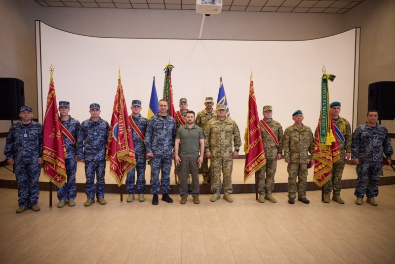 "Враг точно не будет диктовать условия в Черном море": Зеленский в Одессе поздравил воинов Военно-Морских сил