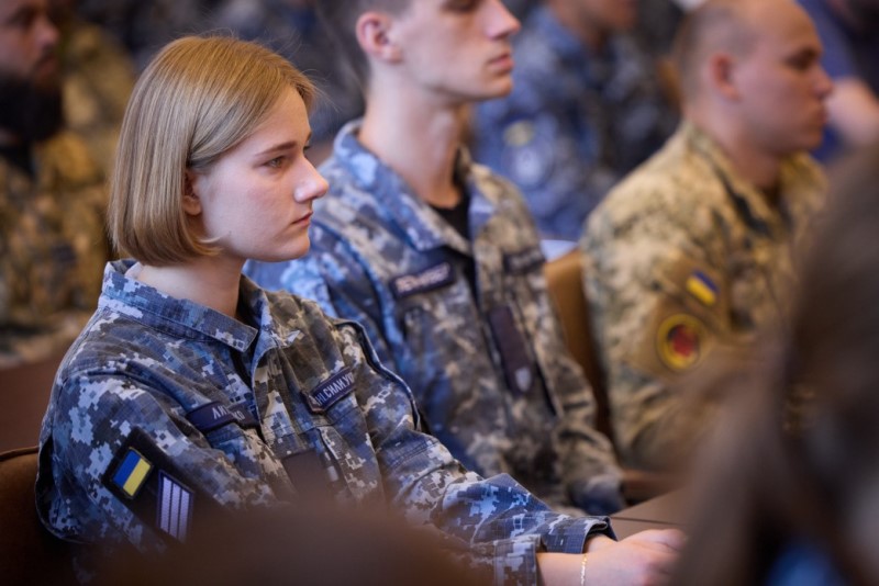 "Ворог точно не диктуватиме умов у Чорному морі": Зеленський в Одесі привітав воїнів Військово-Морських сил
