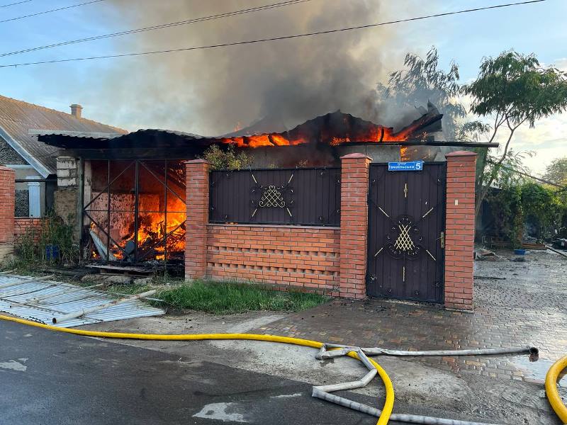 Серйозна пожежа в Саф'янівській громаді: згорів будинок та лазня, господар отримав опіки