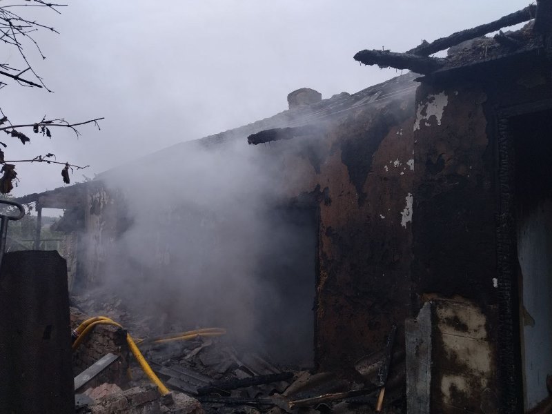 Серйозна пожежа у Саф'янівській громаді: згорів житловий будинок у селі Кам'янка, його літній господар - у важкому стані